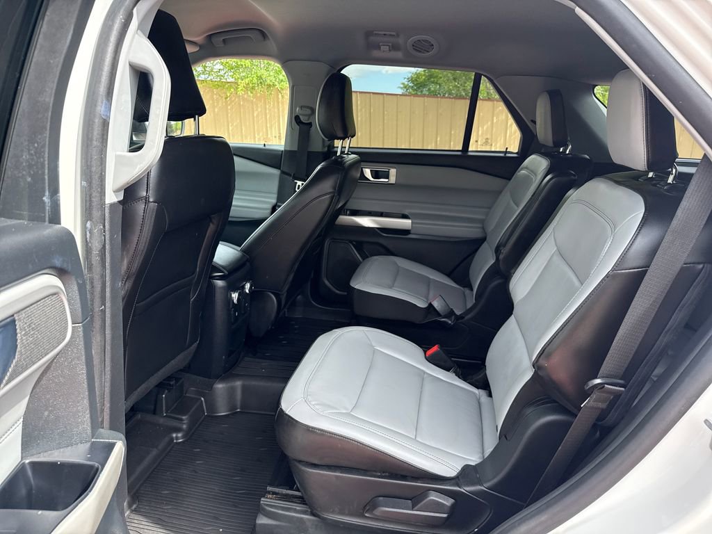 Used 2021 Ford Explorer XLT w/ Equipment Group 202A AWD/4WD image 18