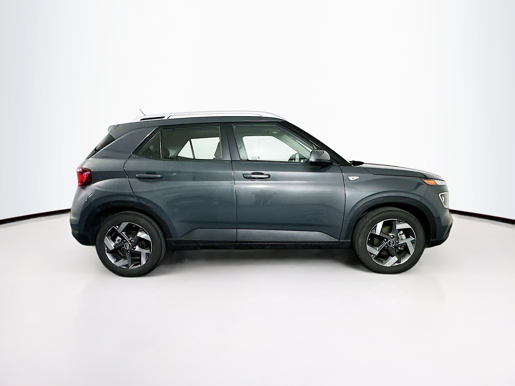 Used 2025 Hyundai Venue SEL FWD image 10