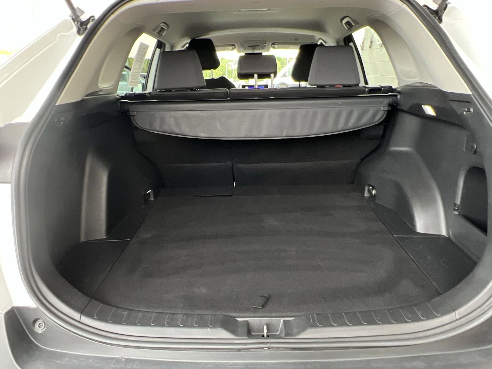 Used 2025 Toyota RAV4 XLE FWD image 33