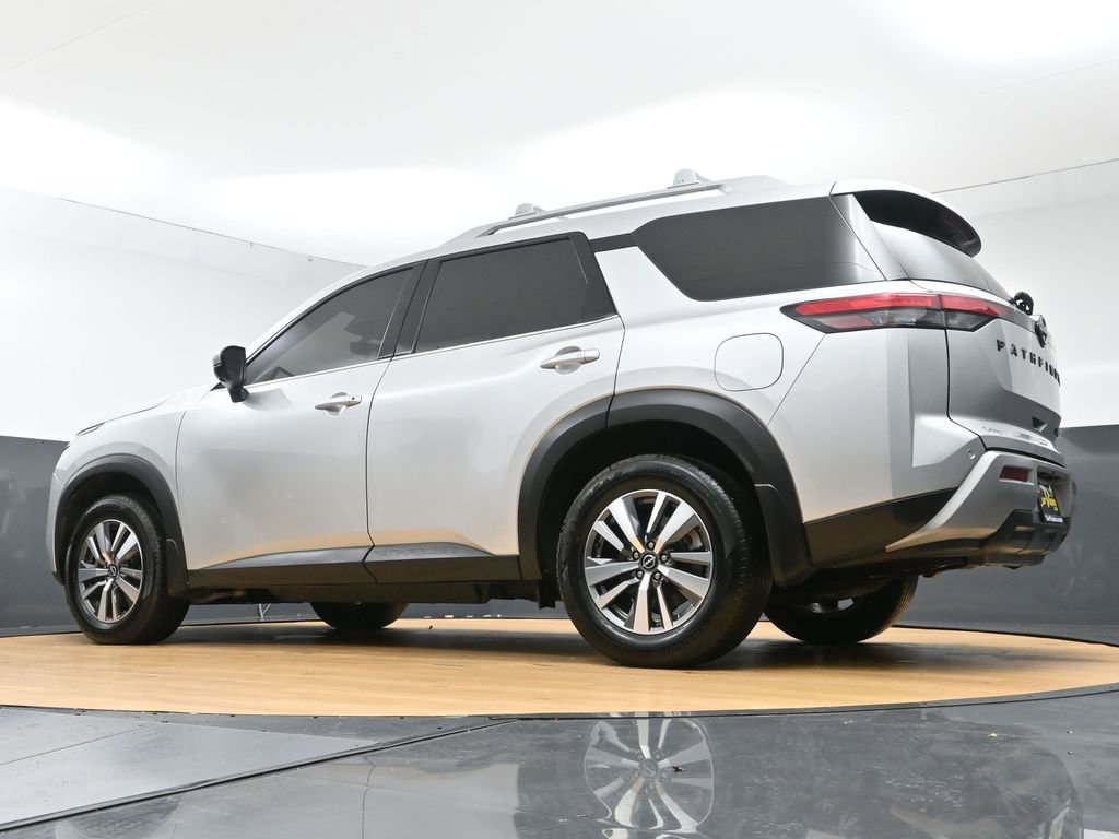 Used 2023 Nissan Pathfinder SL w/ Black Appearance Package image 56