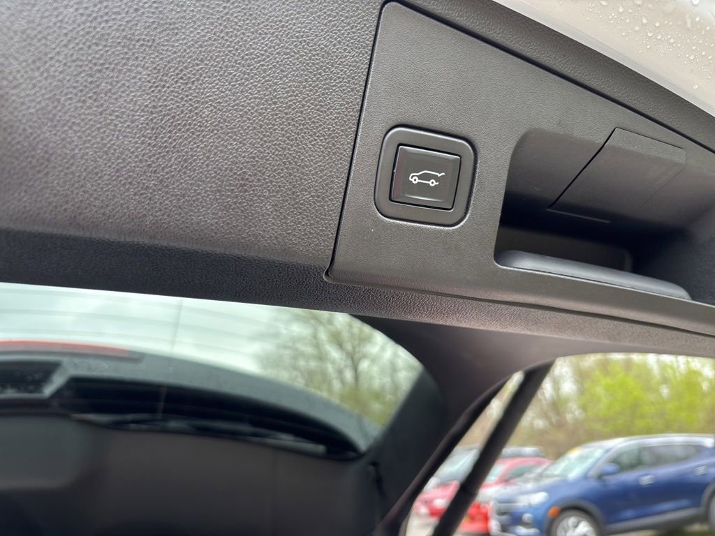 Used 2023 Cadillac XT4 Premium Luxury w/ LPO, Onyx Lite Package AWD/4WD image 16