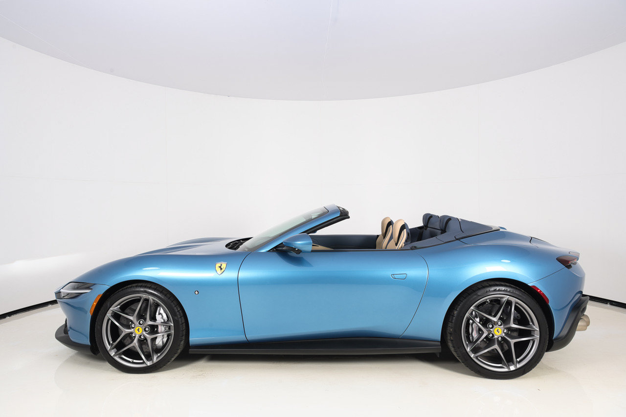 Certified 2025 Ferrari Roma Spider RWD image 8