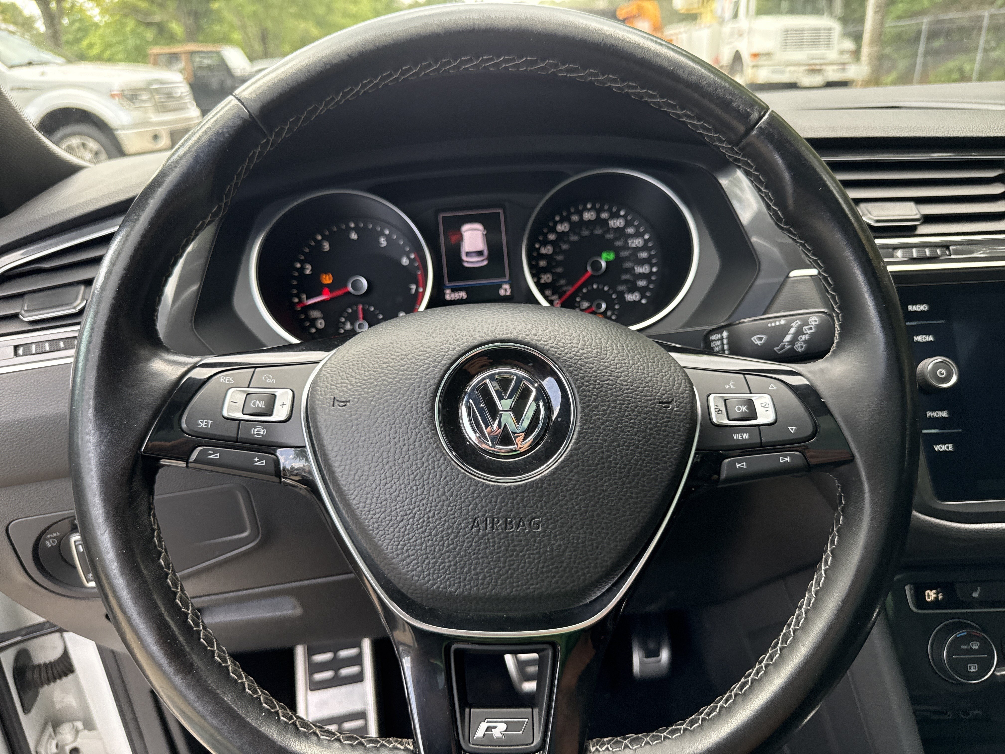 Used 2020 Volkswagen Tiguan SE R-Line FWD image 23