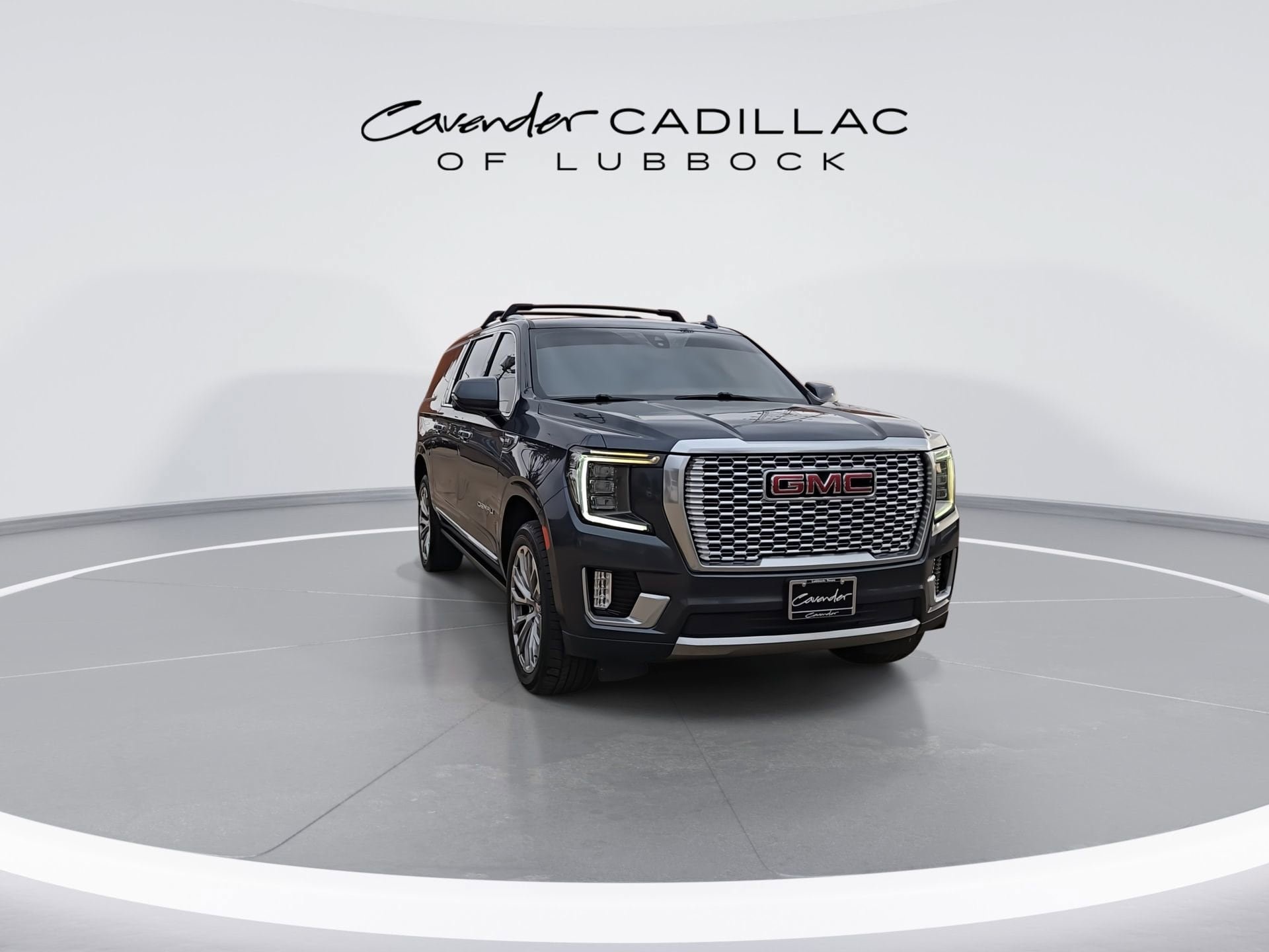 Used 2021 GMC Yukon XL Denali w/ Denali Premium Package AWD/4WD image 2