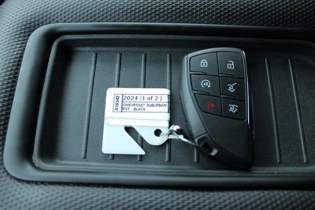 Used 2024 Chevrolet Suburban RST w/ Luxury Package AWD/4WD image 29