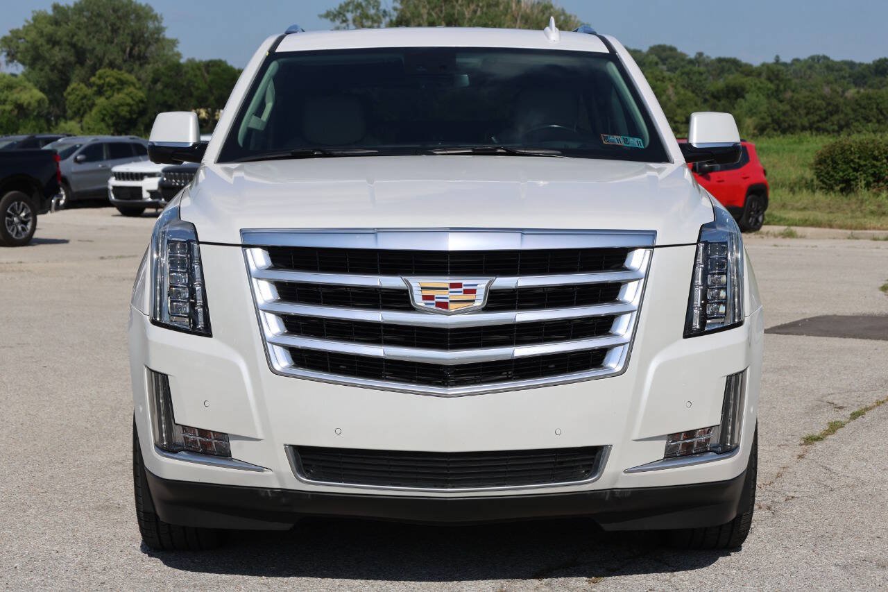 Used 2020 Cadillac Escalade Luxury AWD/4WD image 2