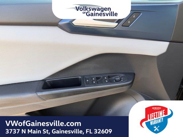 Certified 2023 Volkswagen Taos SE image 16