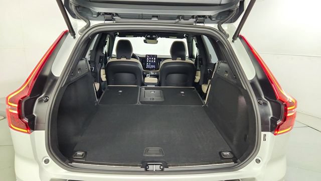 New 2026 Volvo XC60 B5 Plus w/ Protection Package Premier AWD/4WD image 39