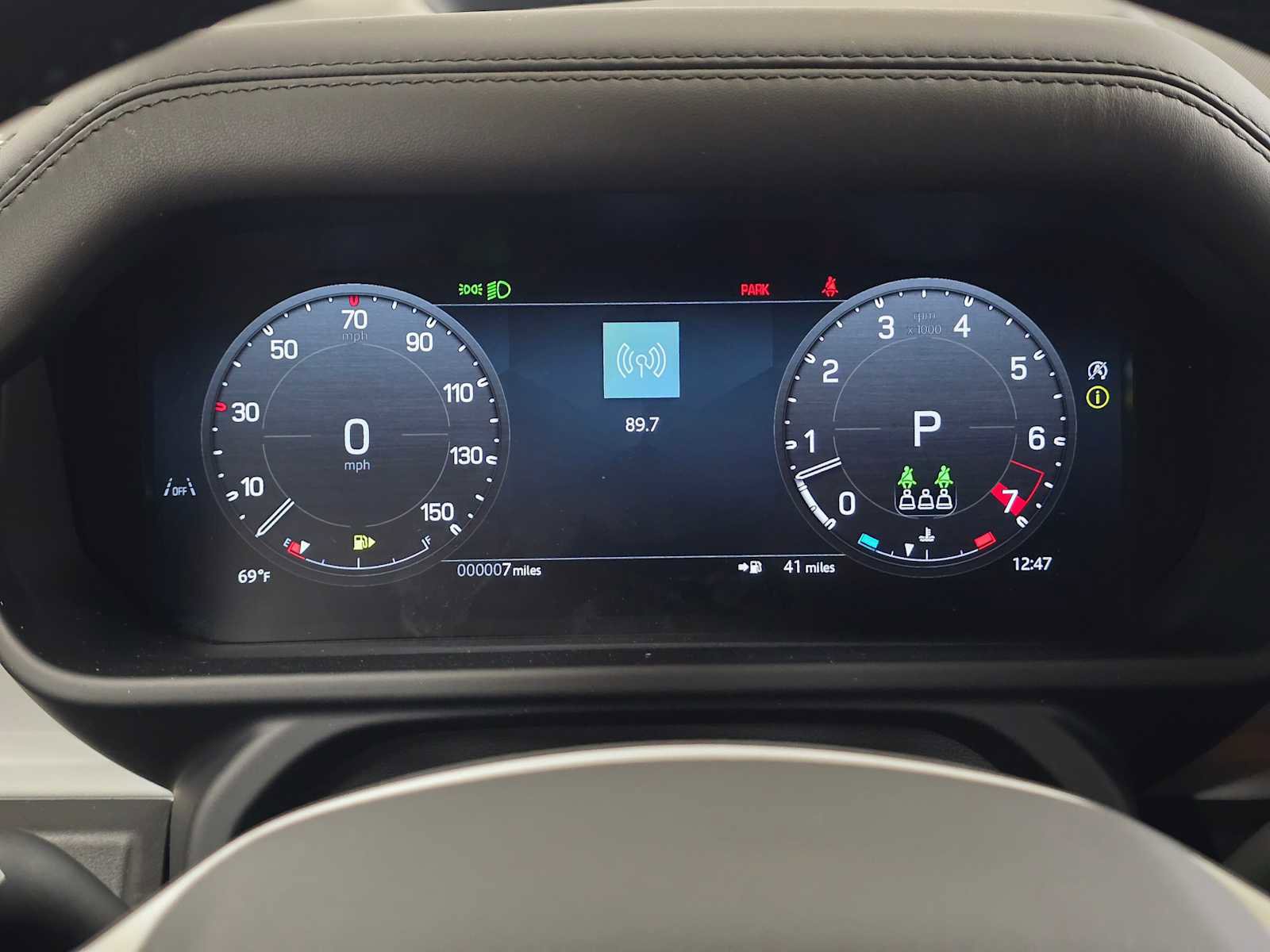 New 2026 Land Rover Defender 130 X-Dynamic SE image 25