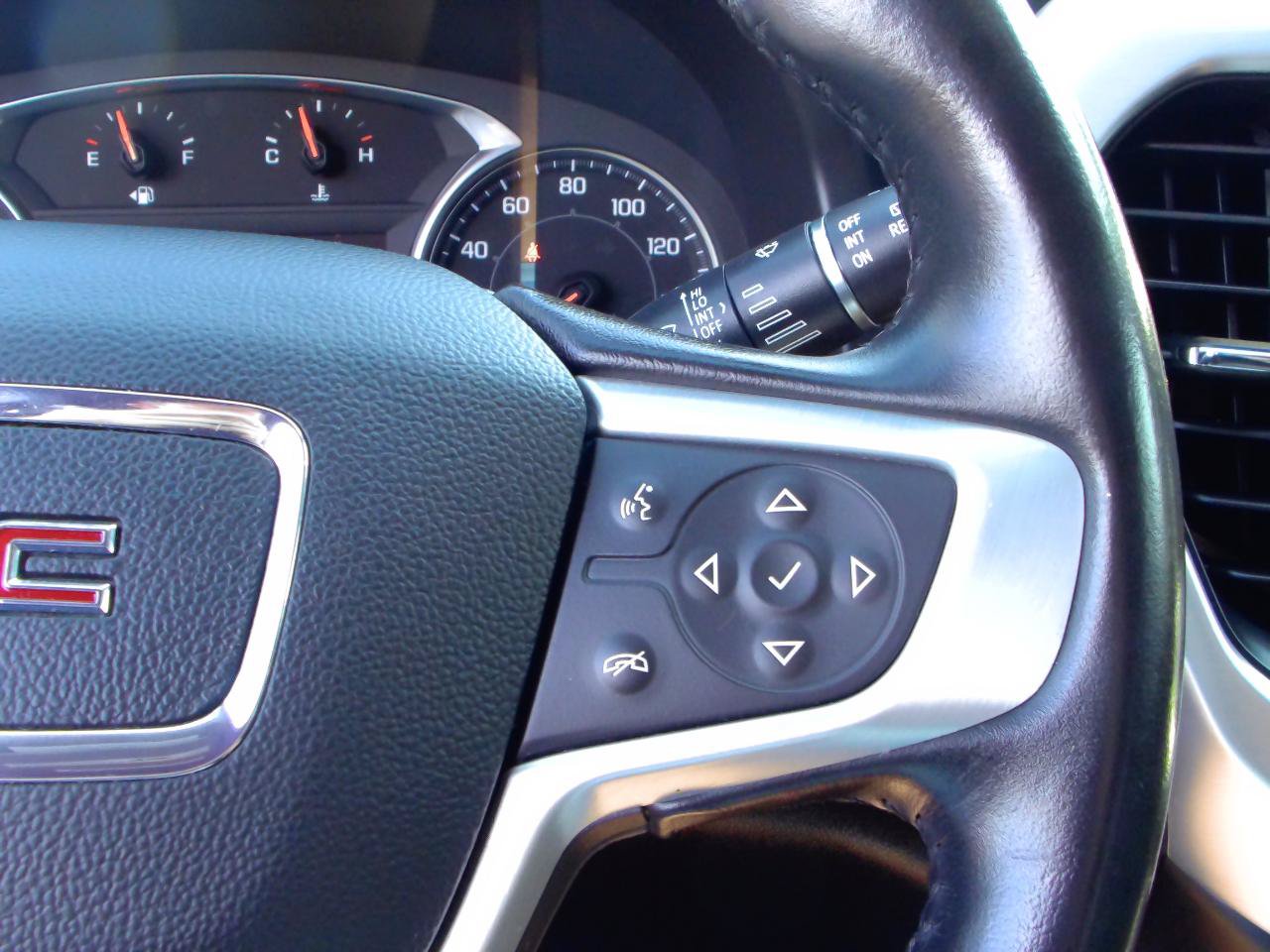Used 2020 GMC Acadia SLE w/ Driver Convenience Package FWD image 18