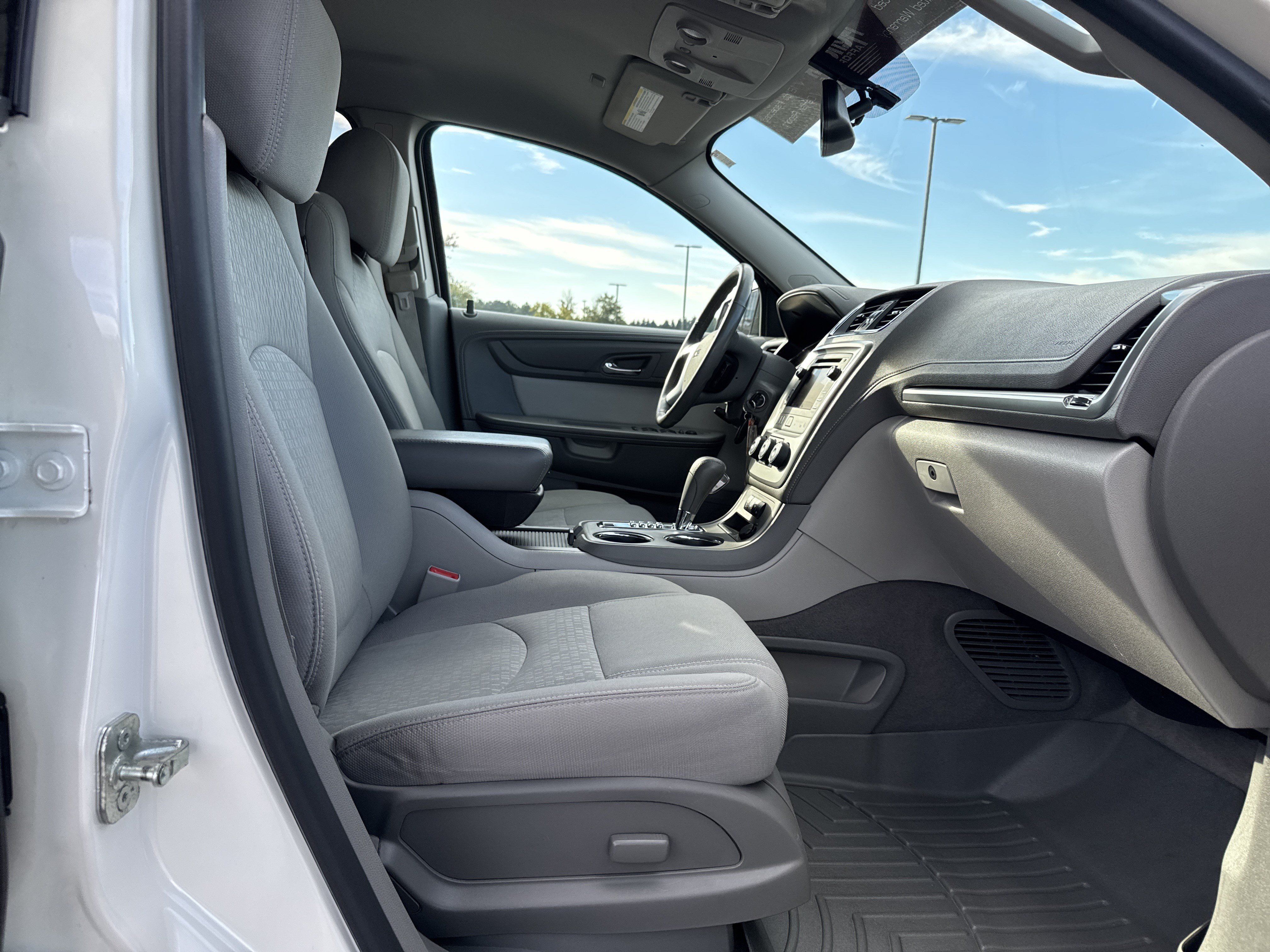 Used 2014 GMC Acadia SLE FWD image 33