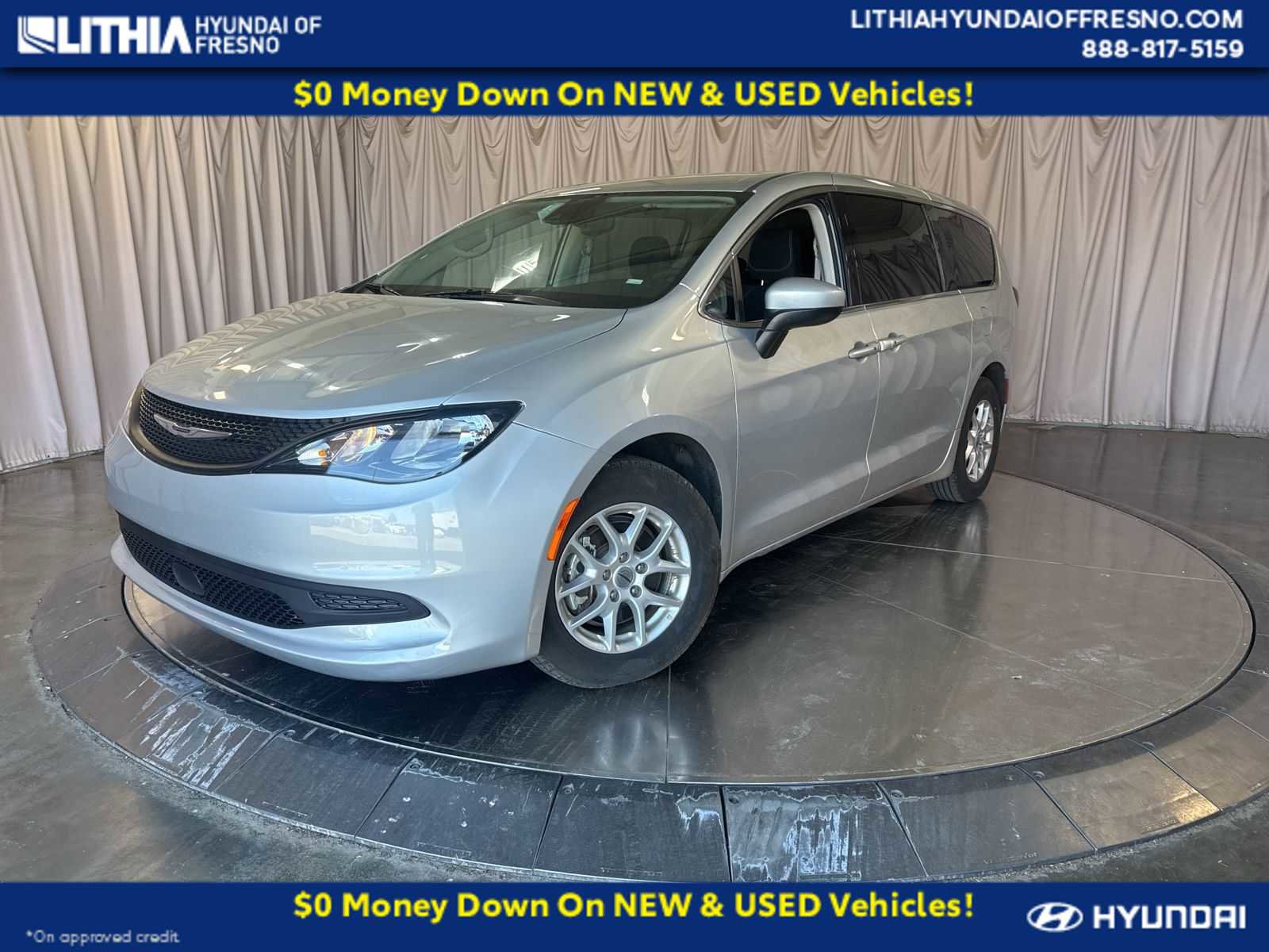 Used 2023 Chrysler Voyager LX image 1