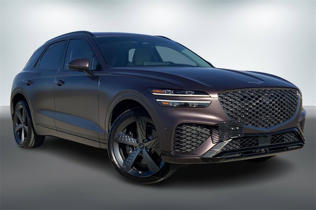 Used 2023 Genesis GV70 3.5T Sport w/ Sport Prestige Package image 3