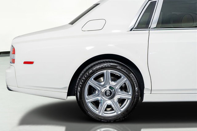 Used 2016 Rolls-Royce Phantom Sedan image 8