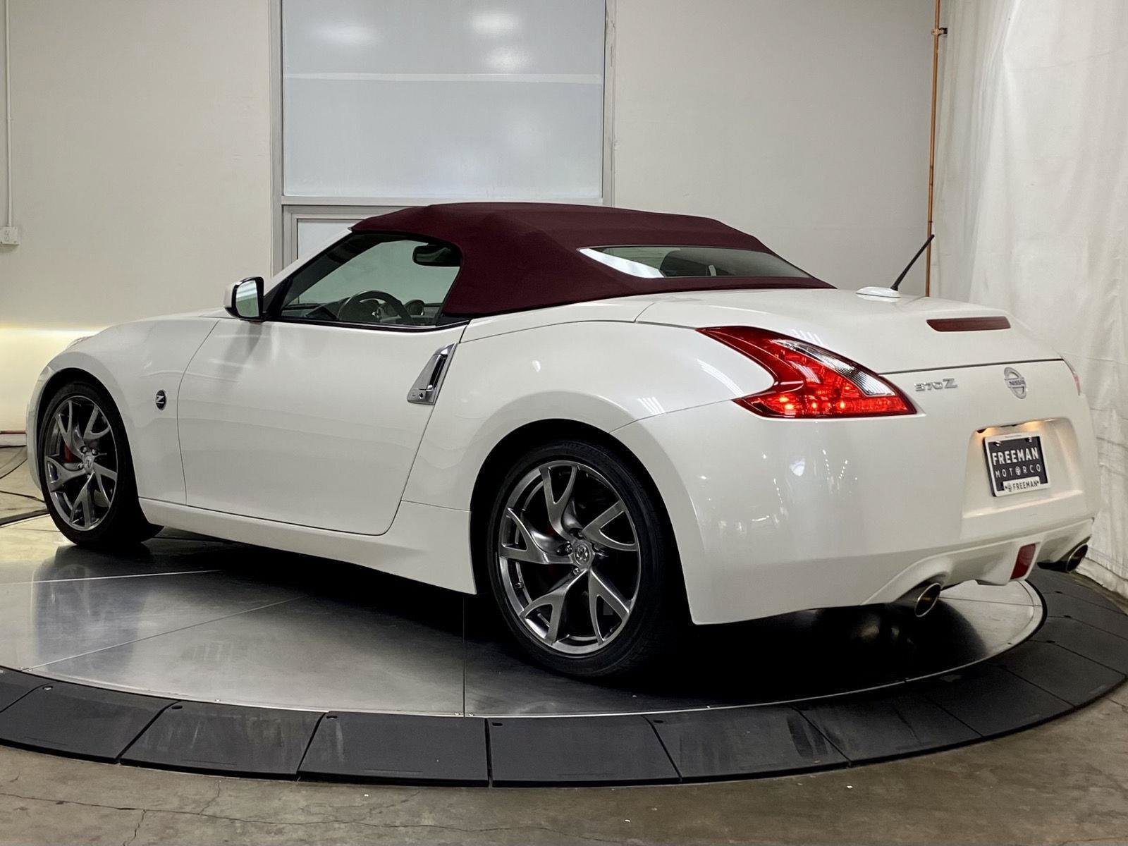 Used 2017 Nissan 370Z Touring Sport RWD image 15