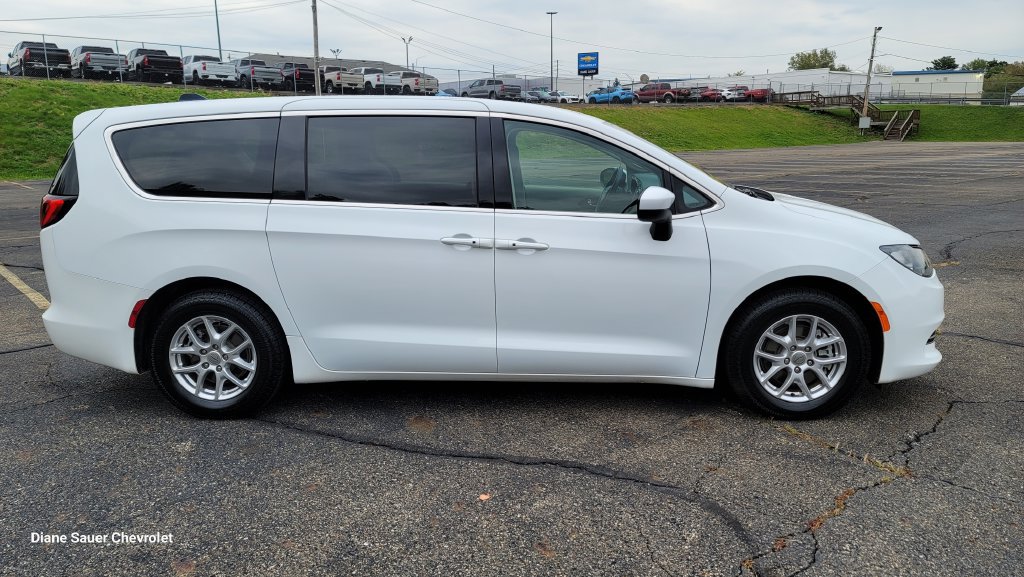 Used 2023 Chrysler Voyager LX FWD image 14