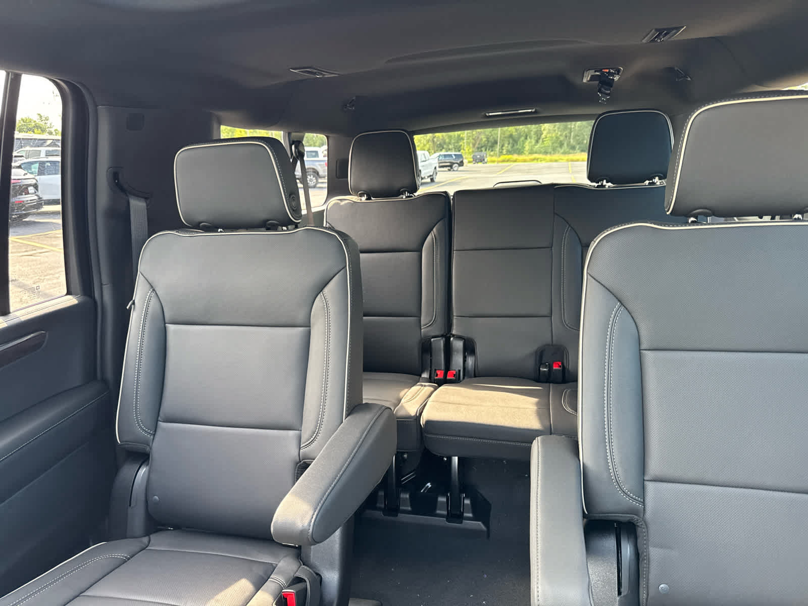 New 2026 Chevrolet Suburban Premier w/ Sun And Tow Package AWD/4WD image 32
