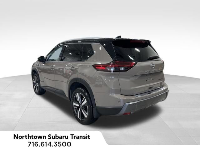 Used 2025 Nissan Rogue SL AWD/4WD image 3