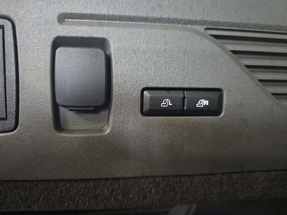 Used 2025 Lincoln Nautilus Reserve image 33