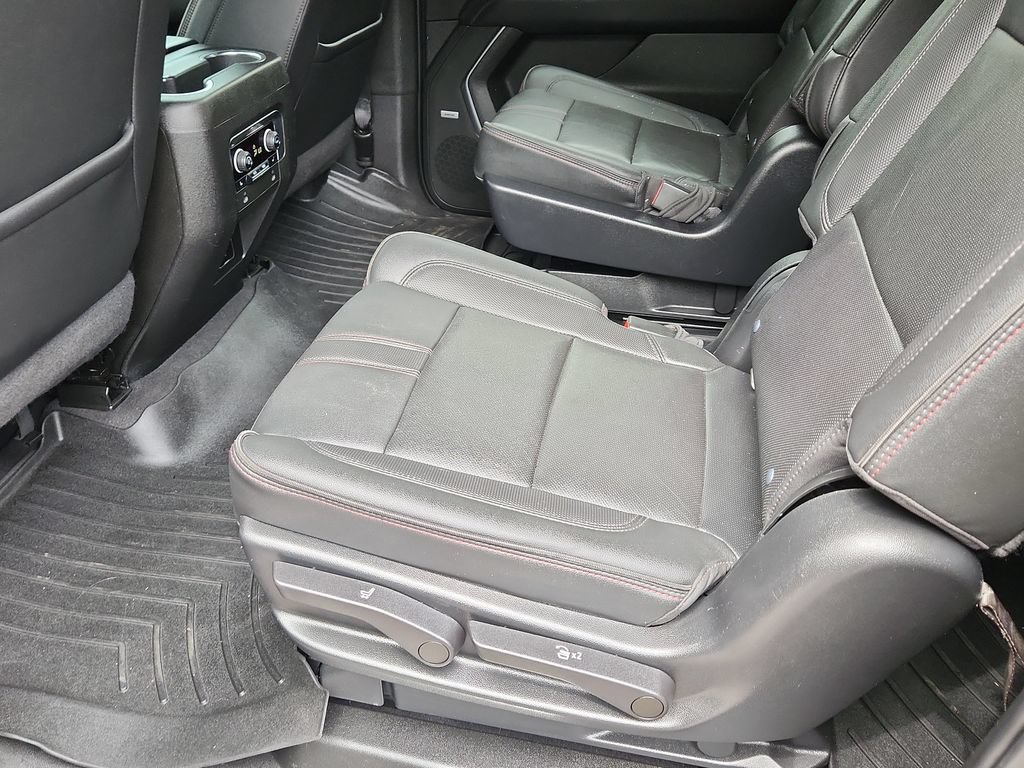 Used 2022 Chevrolet Suburban RST w/ Sport Performance Package AWD/4WD image 9