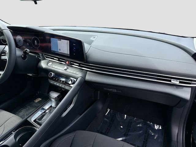 Certified 2025 Hyundai Elantra SEL image 28