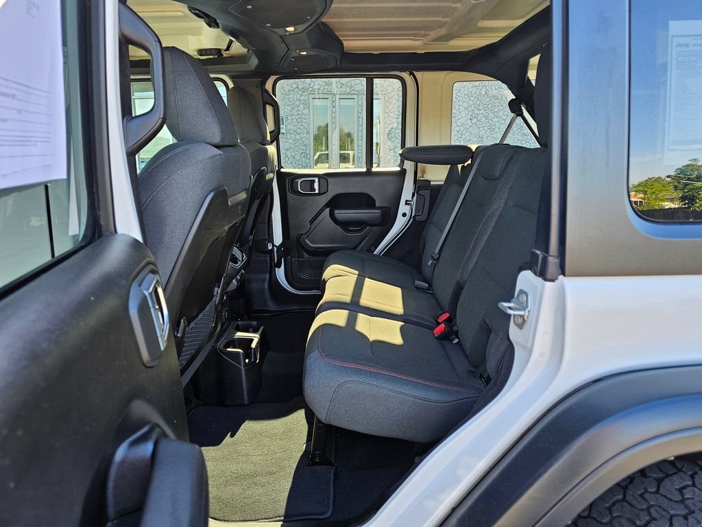 Used 2025 Jeep Wrangler Unlimited Rubicon AWD/4WD image 16