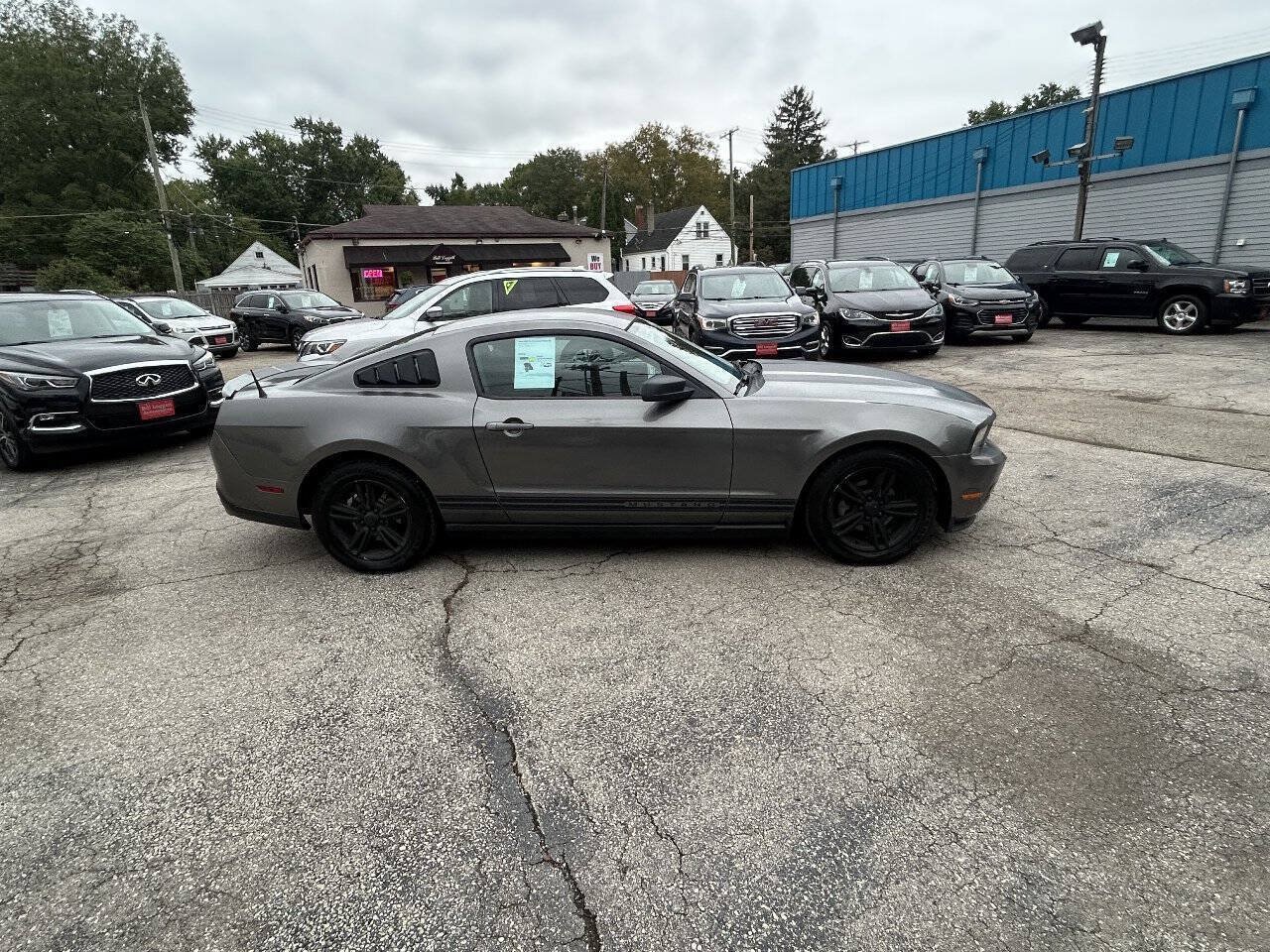 Used 2010 Ford Mustang Coupe RWD image 11