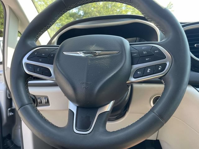 Used 2024 Chrysler Pacifica Touring-L FWD image 28