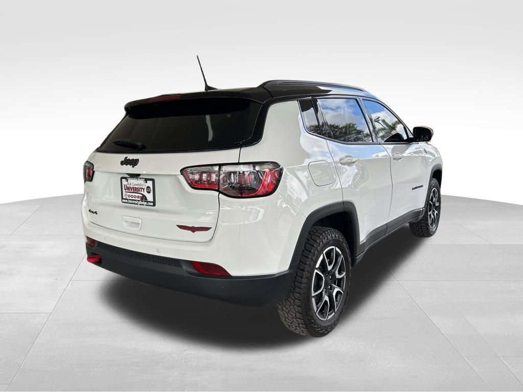 Used 2024 Jeep Compass Trailhawk image 3