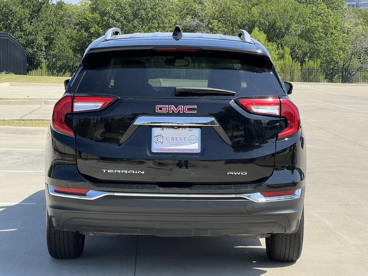 Used 2024 GMC Terrain SLT AWD/4WD image 4