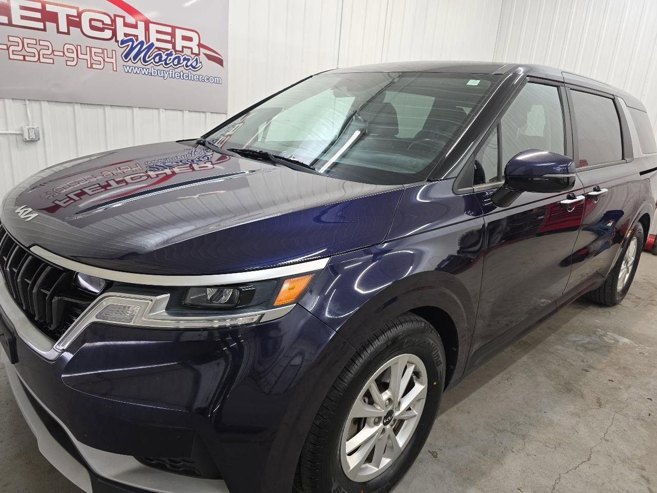 Used 2022 Kia Carnival LX FWD image 3