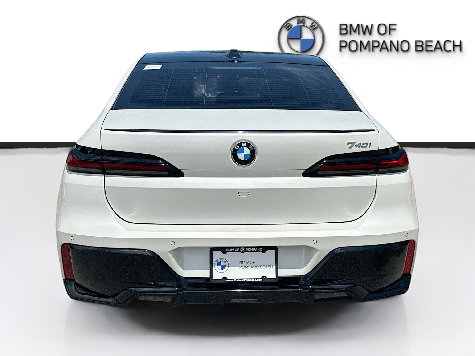 Used 2023 BMW 740i w/ Parking Assistance Package RWD image 6