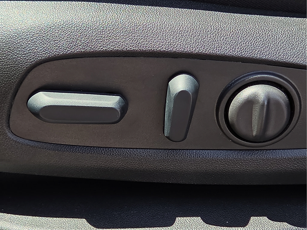 Used 2024 Chevrolet Equinox LT FWD image 15