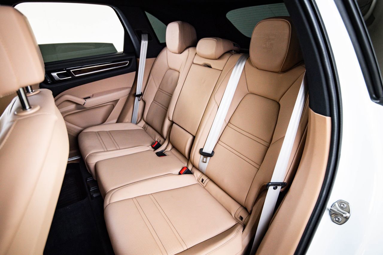 Certified 2023 Porsche Cayenne Platinum Edition image 24