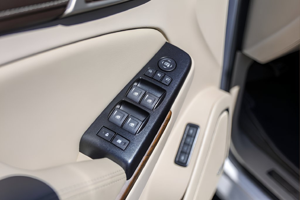 Used 2019 GMC Yukon Denali w/ Open Road Package RWD image 21