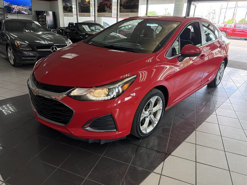 Used 2019 Chevrolet Cruze Premier FWD image 1