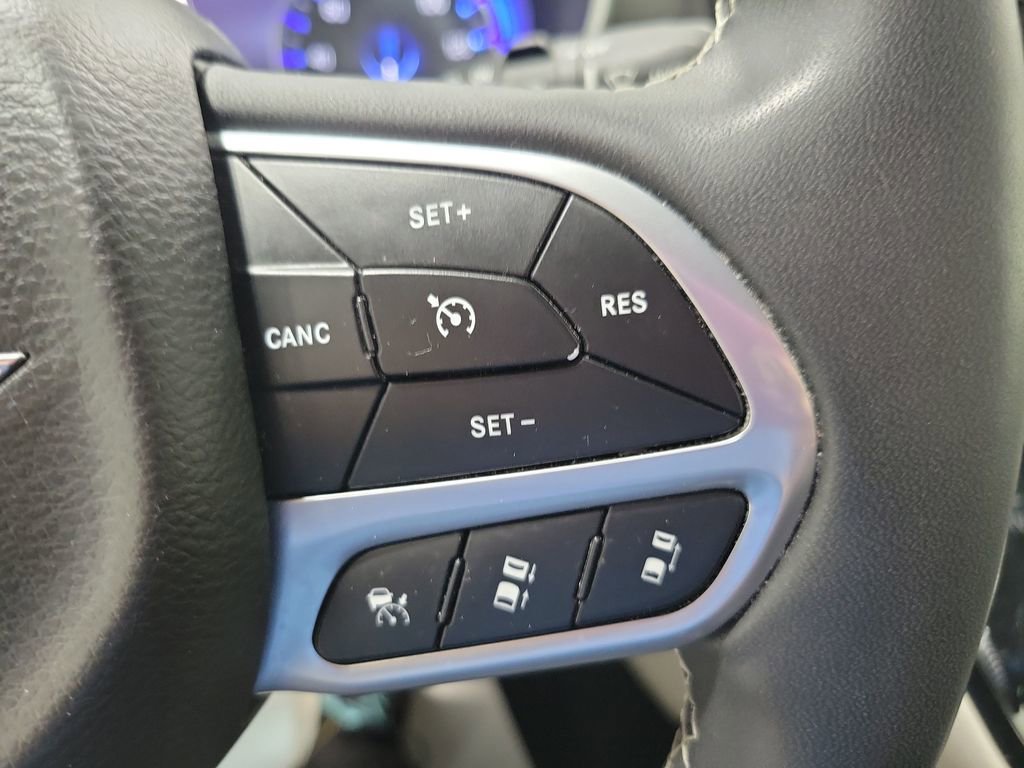 Used 2022 Chrysler Pacifica Touring-L AWD/4WD image 41