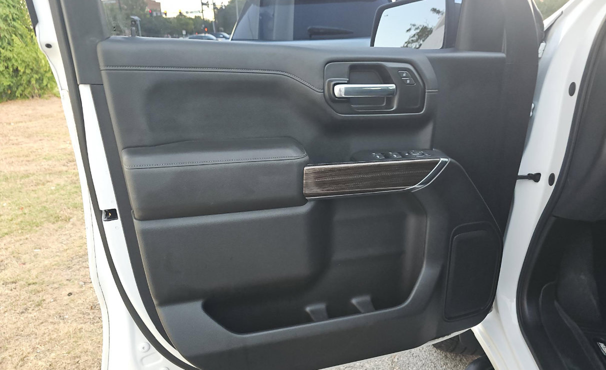 Used 2020 Chevrolet Silverado 1500 LT w/ Convenience Package image 11