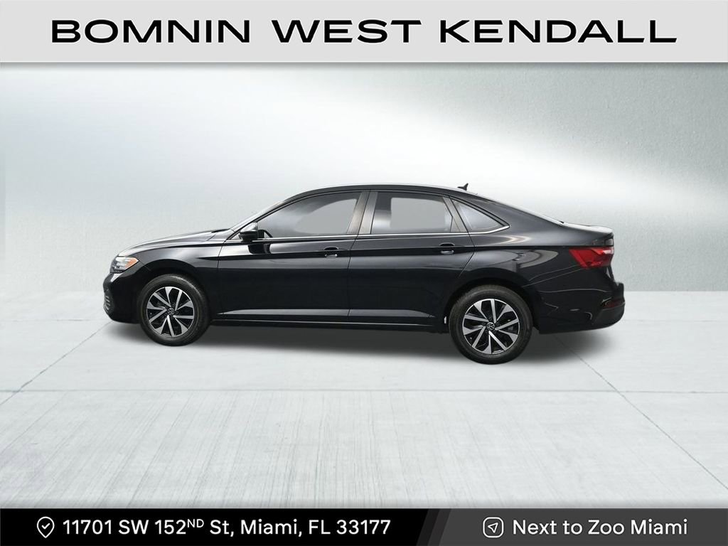Used 2023 Volkswagen Jetta S image 2