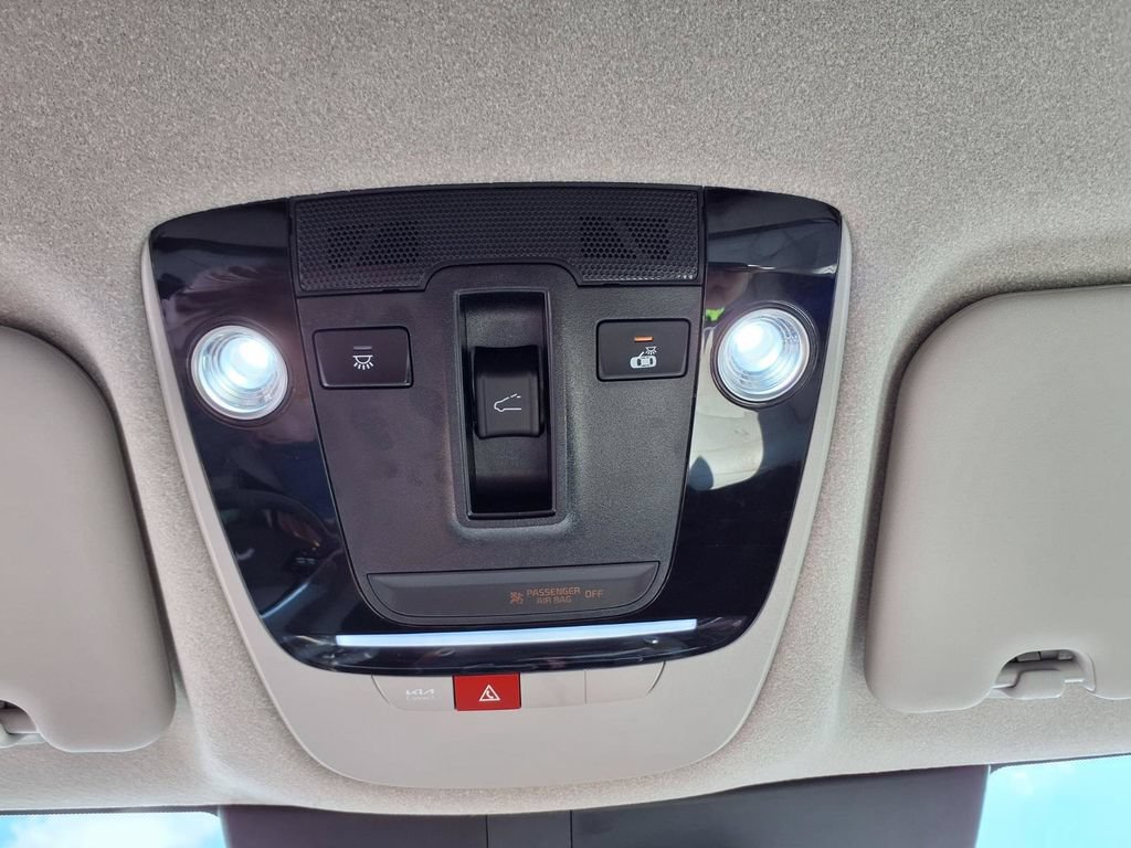 Used 2025 Kia Niro EX Touring FWD image 28