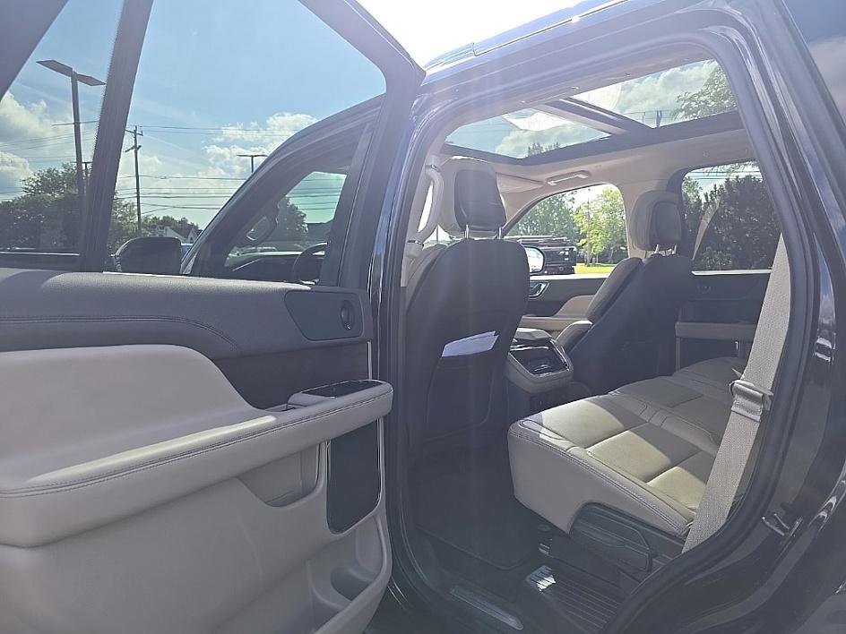 Used 2024 Lincoln Navigator Premiere image 27