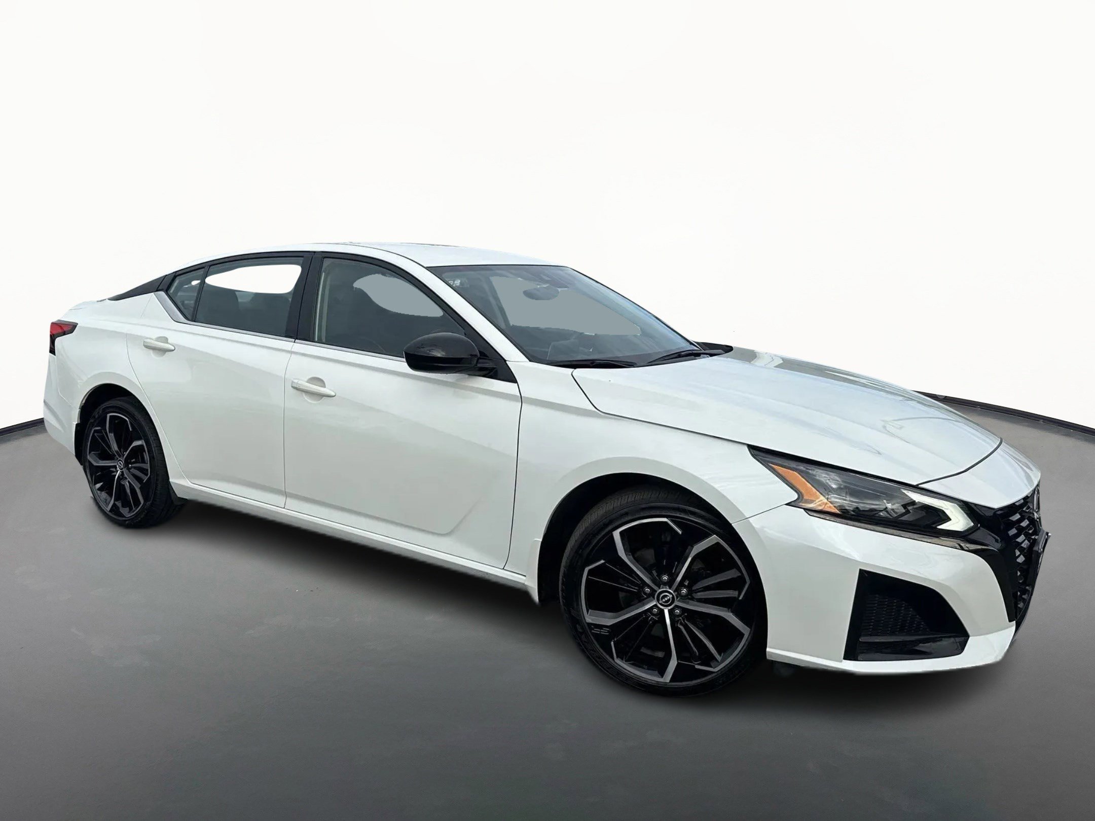 Used 2023 Nissan Altima 2.5 SR image 2