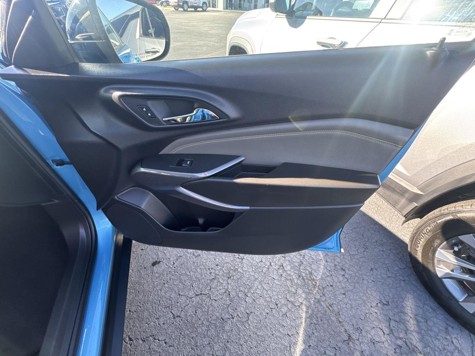 Used 2025 Chevrolet Trax ACTIV w/ Driver Confidence Package FWD image 17