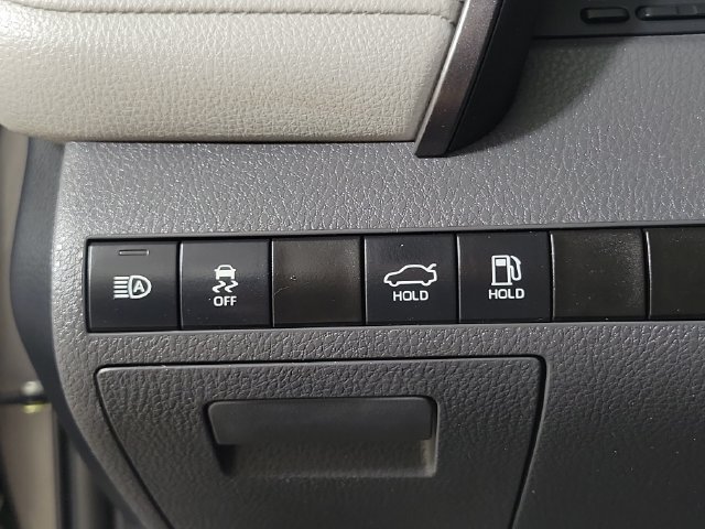 Used 2020 Toyota Camry LE FWD image 23