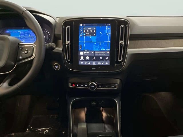 Used 2025 Volvo XC40 B5 Core AWD/4WD image 16
