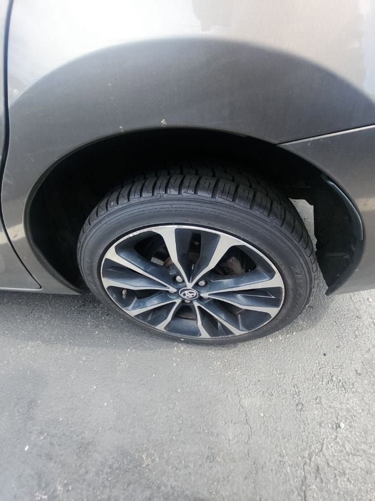 Used 2018 Toyota Corolla SE w/ SE Premium Package FWD image 22