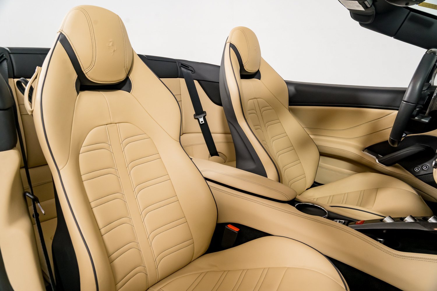 Used 2015 Ferrari California T RWD image 40