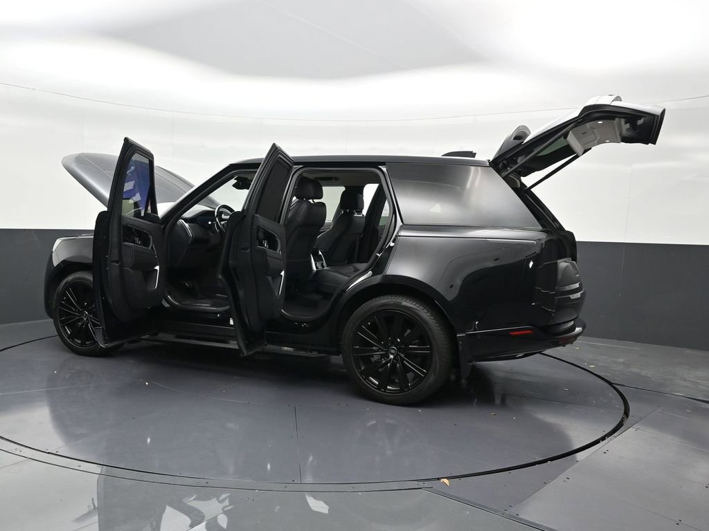 Used 2023 Land Rover Range Rover SE image 32