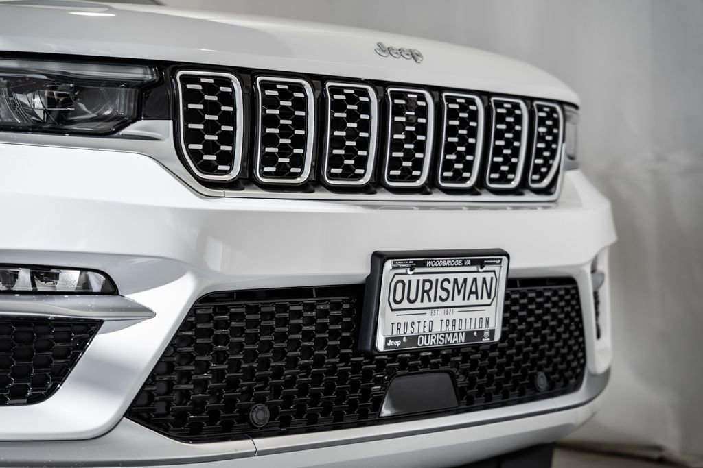 New 2025 Jeep Grand Cherokee Summit image 12