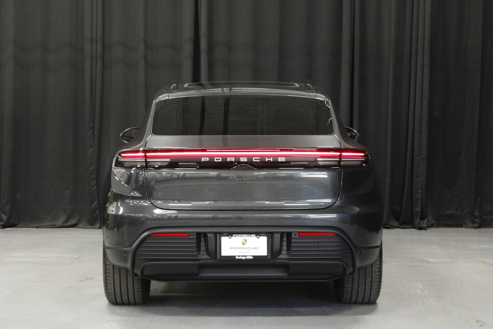 Certified 2025 Porsche Macan 4 Electric AWD/4WD image 6